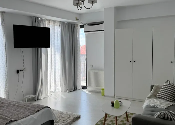 K - New Building & Private Parking *