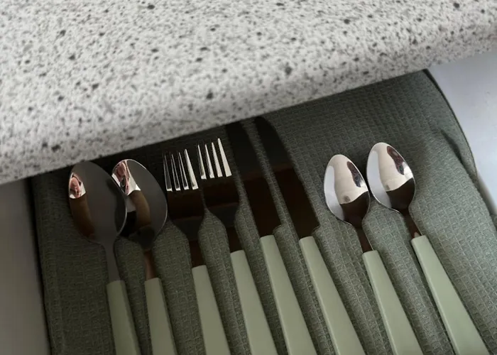 K - New Building & Private Parking *