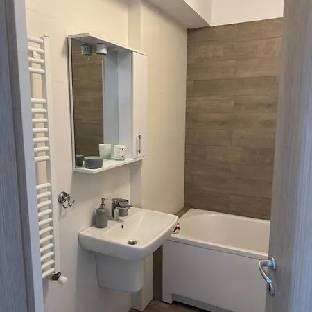 K - New Building & Private Parking *